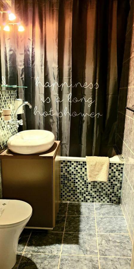 פלוייסטי Spectacular Home מראה חיצוני תמונה