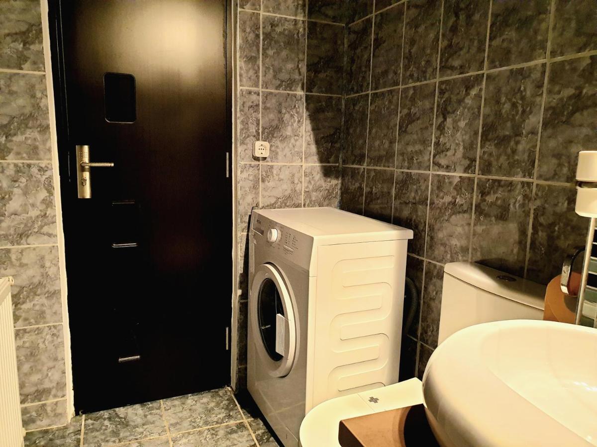 פלוייסטי Spectacular Home מראה חיצוני תמונה